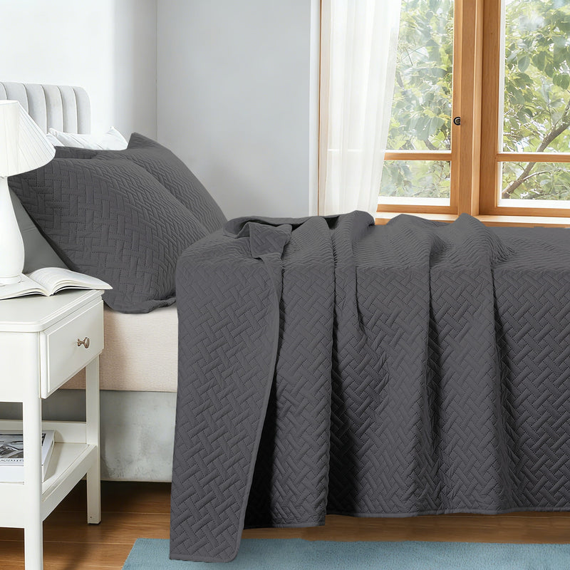 VCCOEM Quilt Set Full/Queen Size Lightweight Bedspreads, All Season Coverlet, 3 Piece (1 Quilt, 2 Pillow Shams), Woven Pattern, Dark Gray