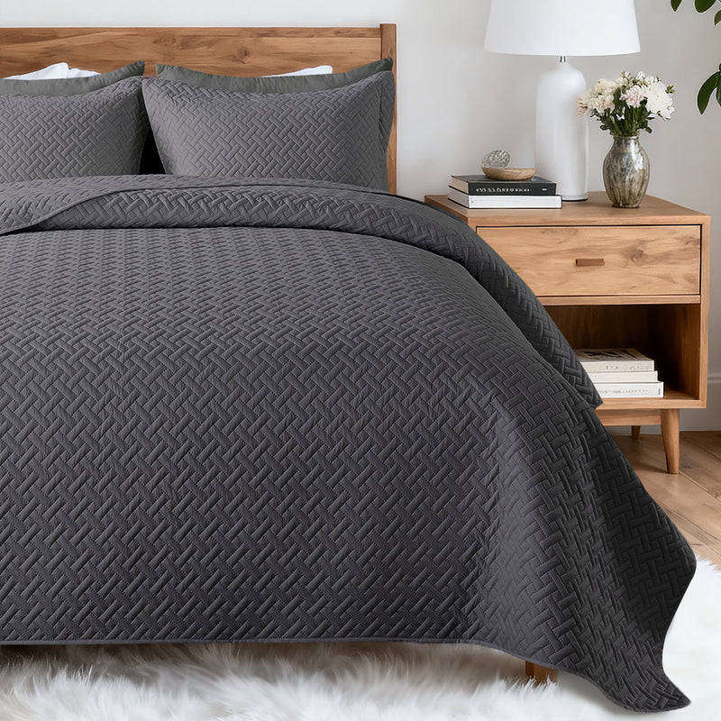 VCCOEM Quilt Set Full/Queen Size Lightweight Bedspreads, All Season Coverlet, 3 Piece (1 Quilt, 2 Pillow Shams), Woven Pattern, Dark Gray